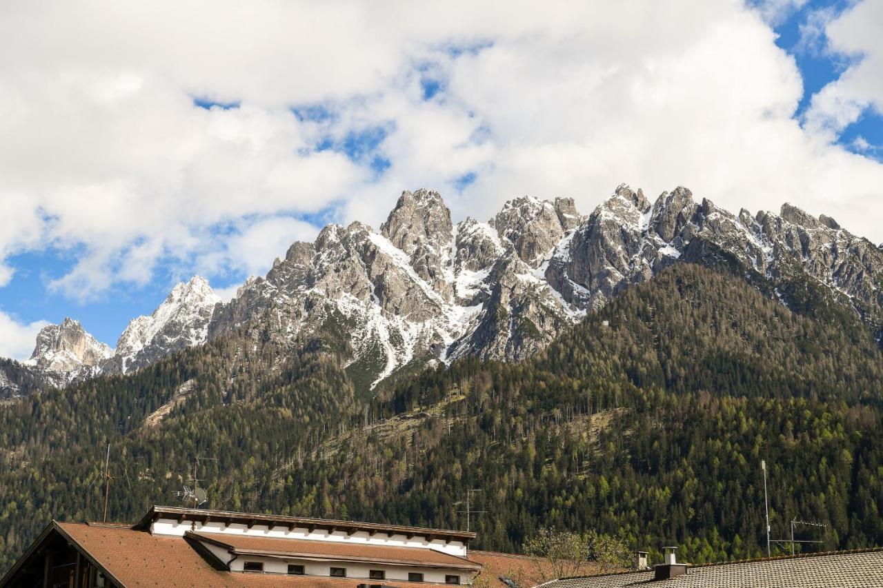 Guesthouse Rosengarten Toblach Exterior foto
