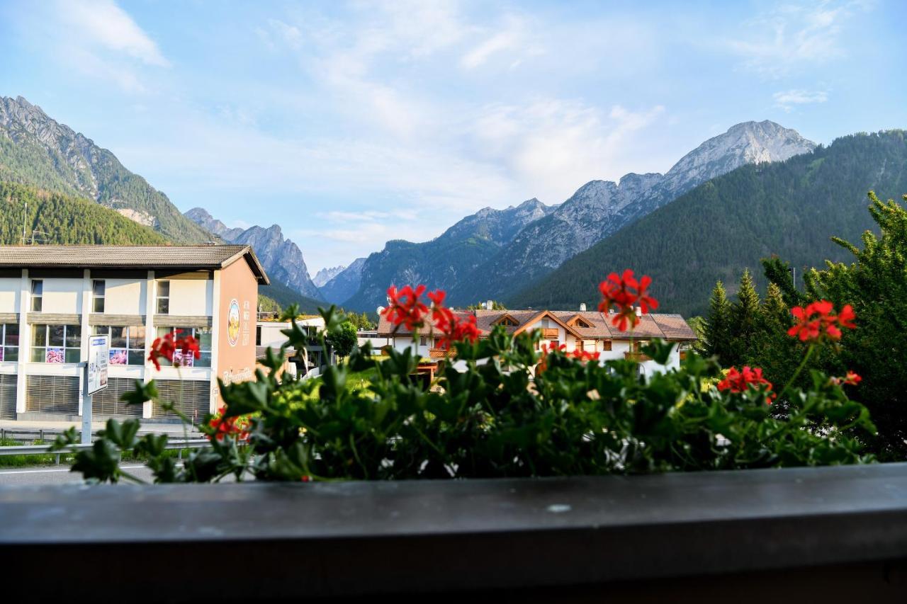 Guesthouse Rosengarten Toblach Exterior foto